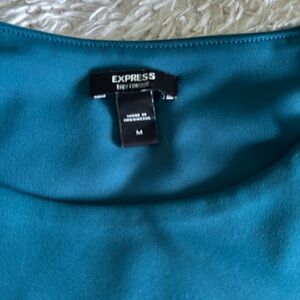 Cropped EXPRESS Turquoise sleeveless top- it’s the body contour line